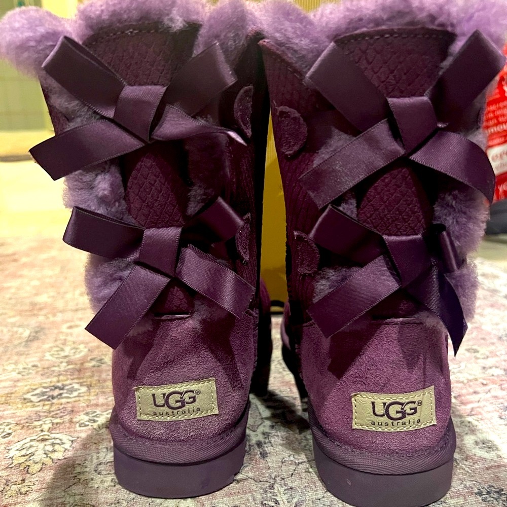Ugg Bailey bow exotic scales Anemone Suede 7 purple new croc reptile NIB
